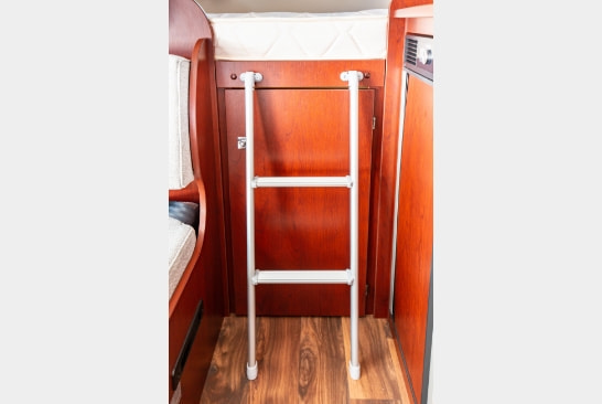 Ladder for the rear bed