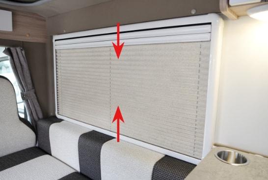 防虫ネット、遮光シェード装備